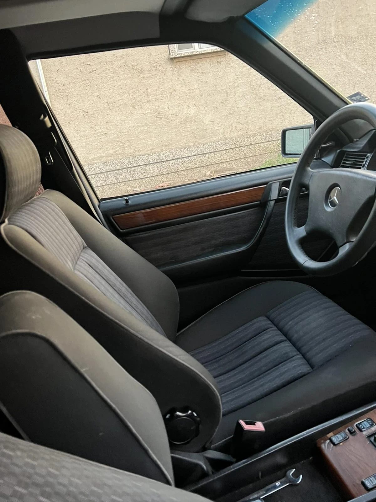Mercedes-Benz 124 300 - изображение 3
