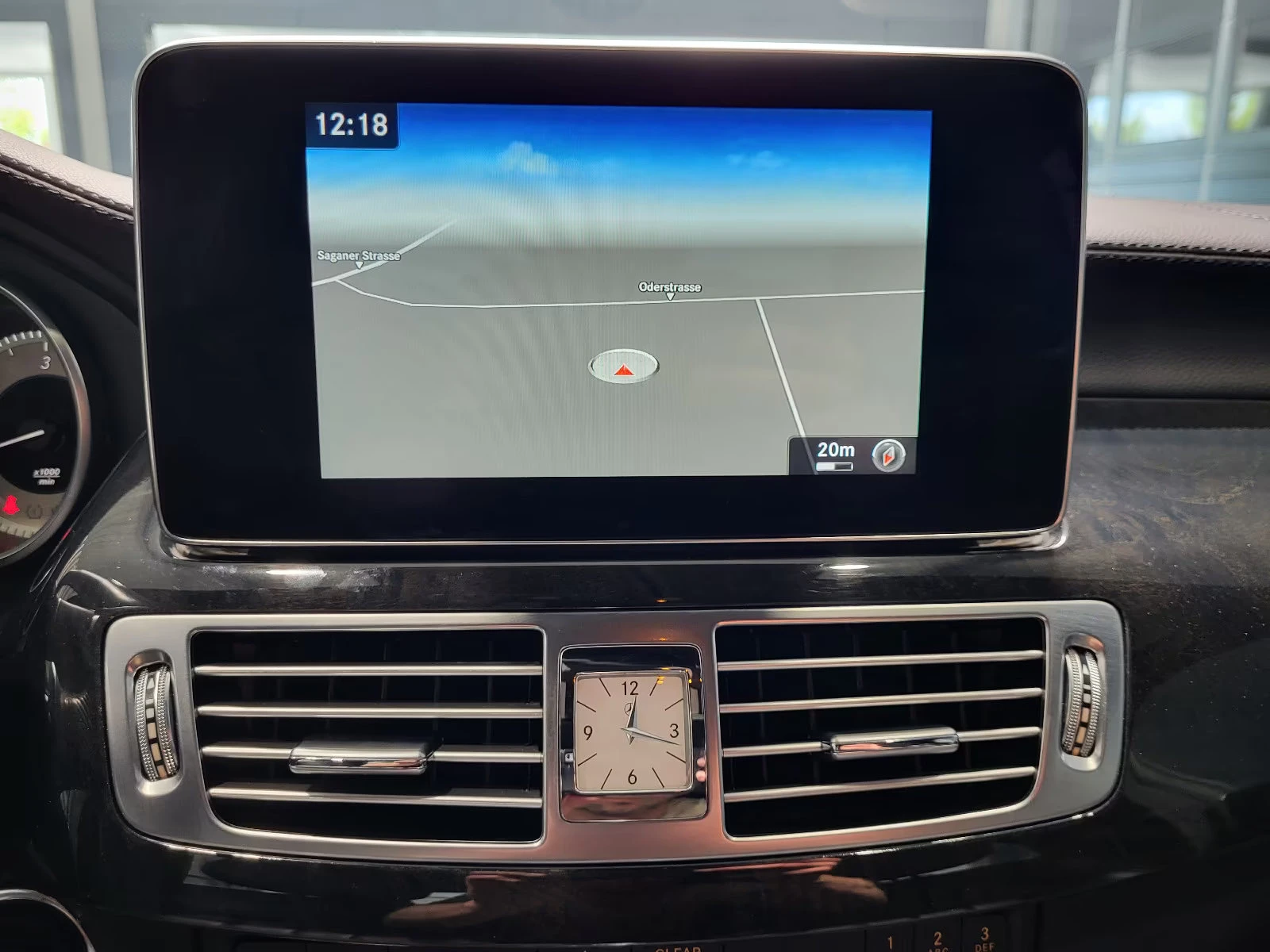 Mercedes-Benz CLS 350 d/BLUE-TEC/258HP/AMG-LINE/360/MEMO/NAVI/309q, снимка 10 - Автомобили и джипове - 54565338
