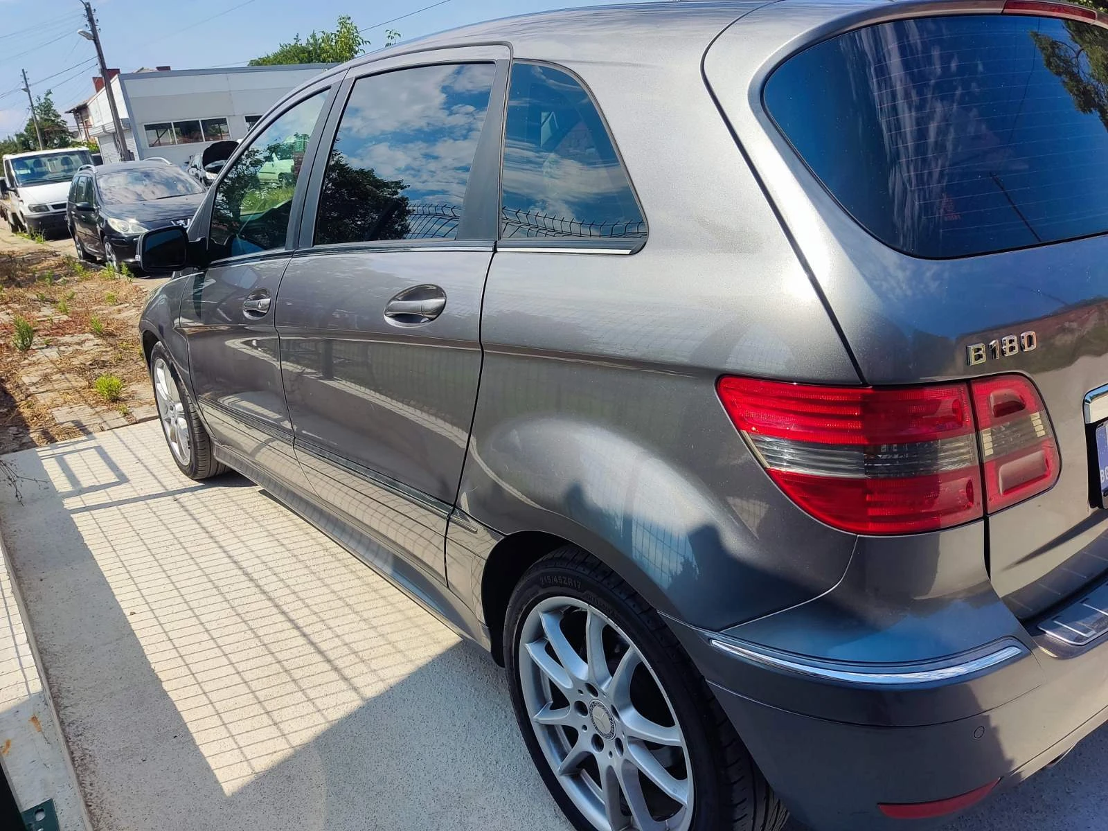 Mercedes-Benz B 180, снимка 3 - Автомобили и джипове - 55366015