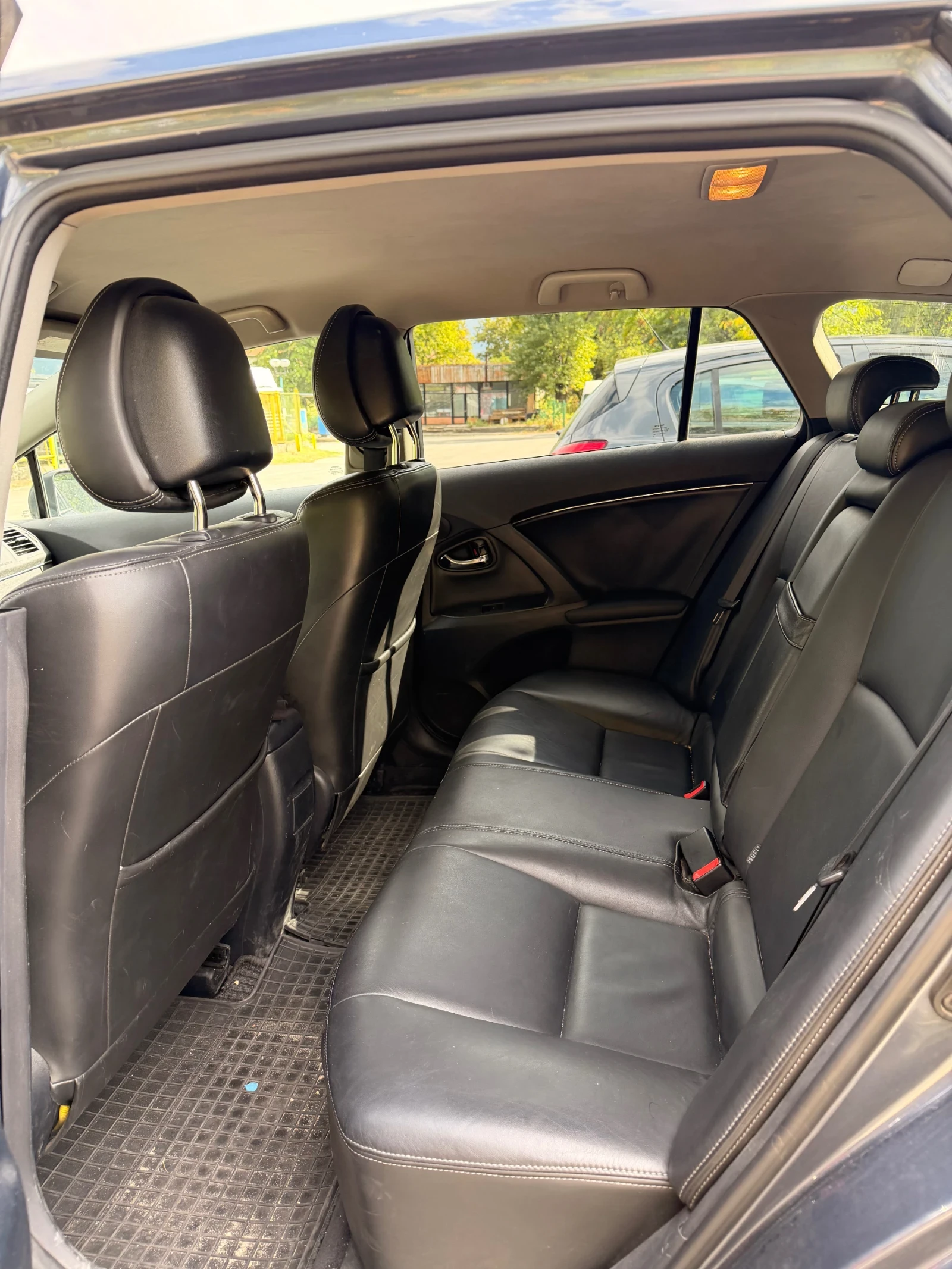 Toyota Avensis, снимка 10 - Автомобили и джипове - 56324583