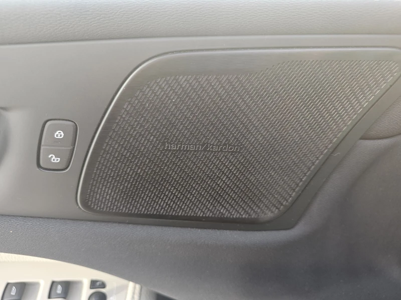 Volvo XC60 2.0 PLUG-IN HYBRID 390 hp 4x4, снимка 13 - Автомобили и джипове - 52637050