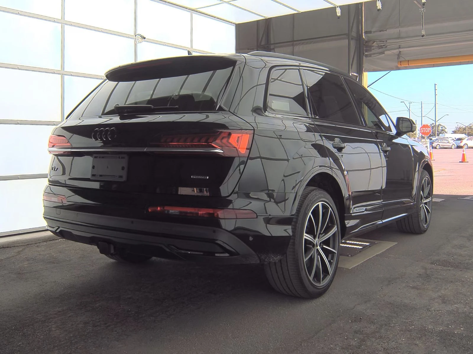 Audi Q7 2021* B&O* DISTRONIK* VIRTUAL* 7МЕСТА* BLACK OPTIC - изображение 6