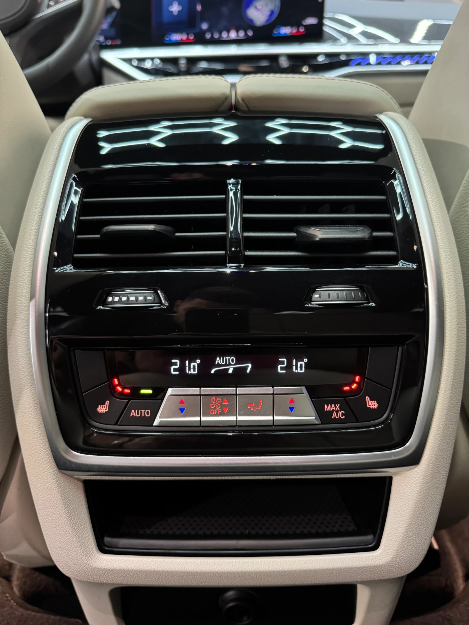 BMW X6 M60i xDrive M PACKET * SWAROVSKI* FULL Екстри* B&W - изображение 6