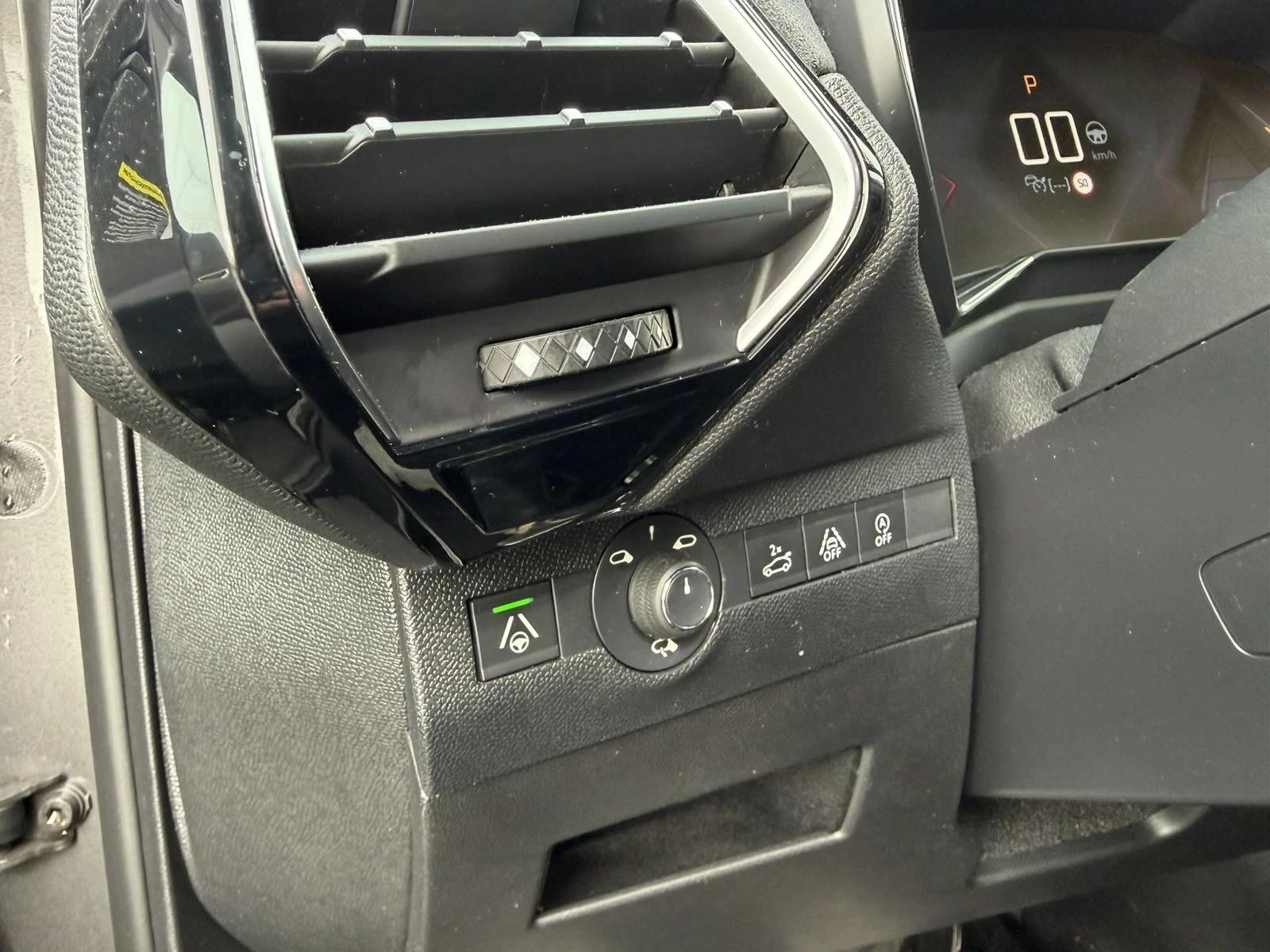 DS DS 7 Crossback DS DS 7 Crossback 2.0BLUEHDI 177 EAT8 PERFORMACE L, снимка 13 - Автомобили и джипове - 53821038