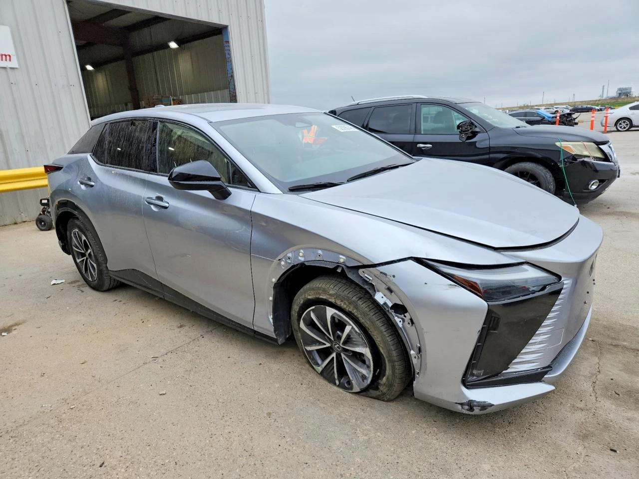 Lexus RZ 300E, снимка 4 - Автомобили и джипове - 54623243