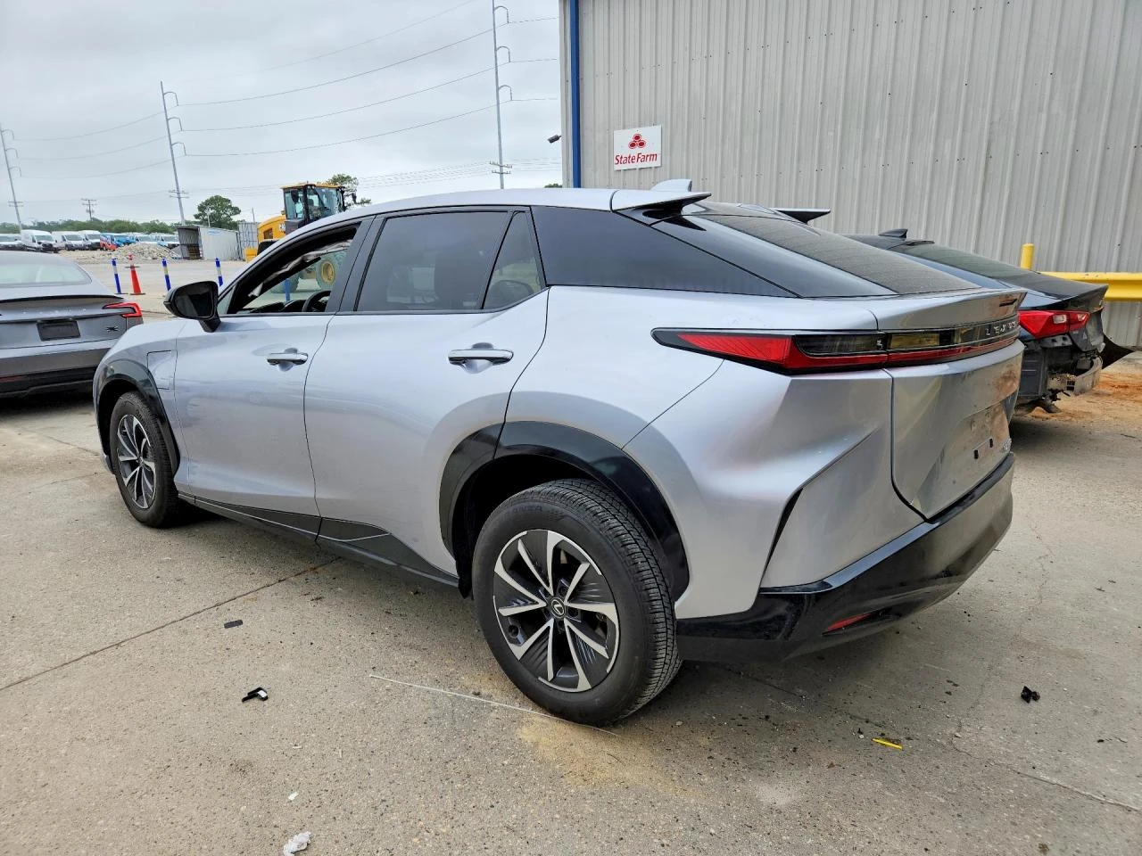 Lexus RZ 300E, снимка 2 - Автомобили и джипове - 54623243