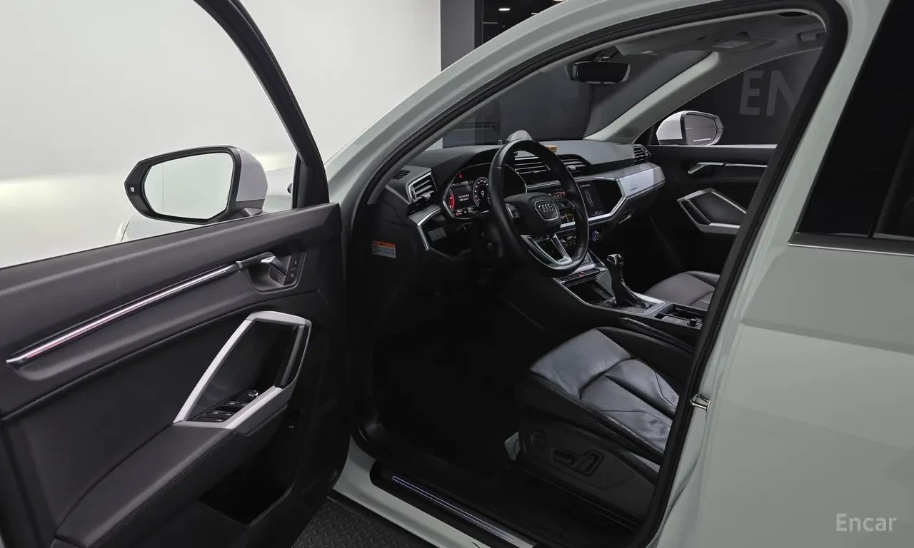 Audi Q3 F3 35 TDI, снимка 11 - Автомобили и джипове - 55277618