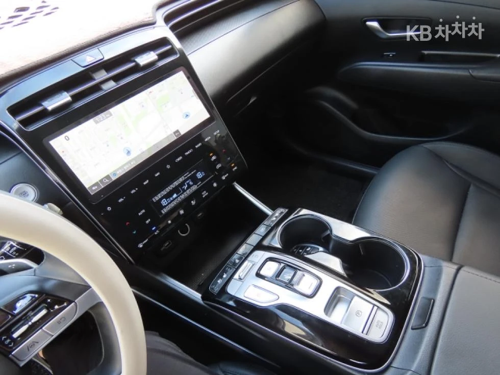 Hyundai Tucson 1.6T / Mordern, снимка 16 - Автомобили и джипове - 56644500