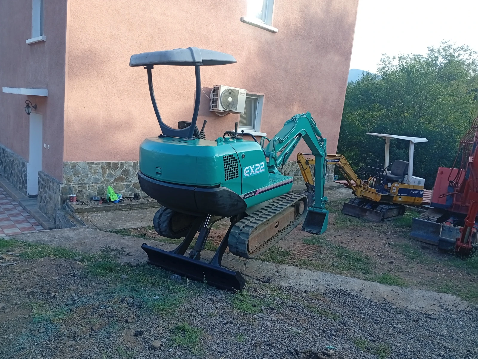 Багер Hitachi ex22, снимка 2 - Индустриална техника - 55929031