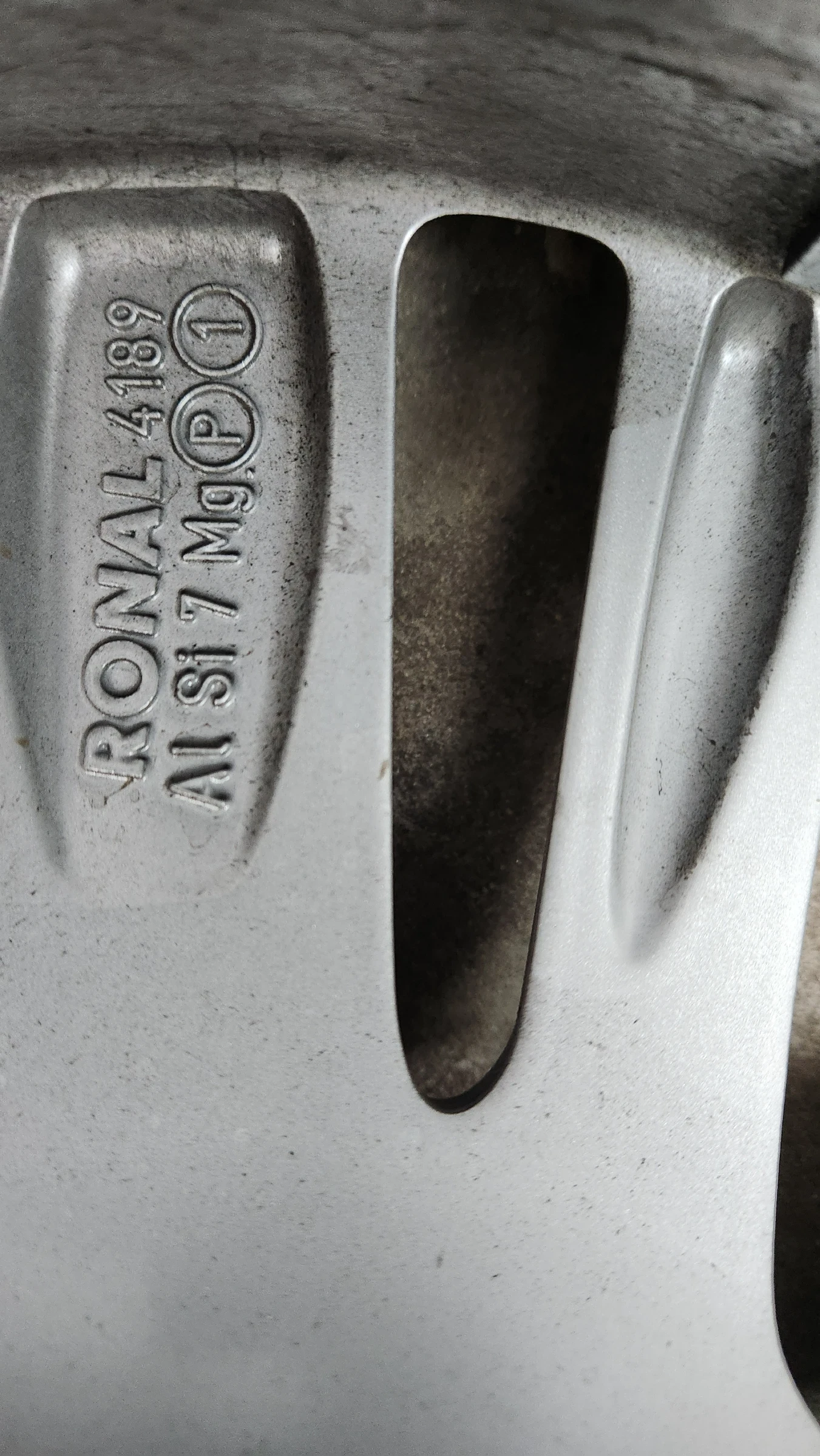    215/65R17  Audi Q3 | Mobile.bg   9