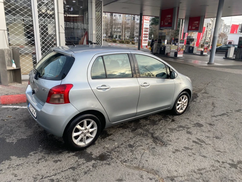 Toyota Yaris 1.3 ВЕРИГА, снимка 2 - Автомобили и джипове - 48292683