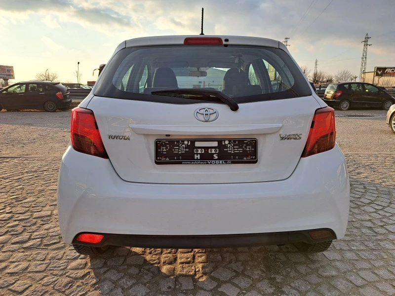 Toyota Yaris 1.3i 80000км, снимка 4 - Автомобили и джипове - 48310504