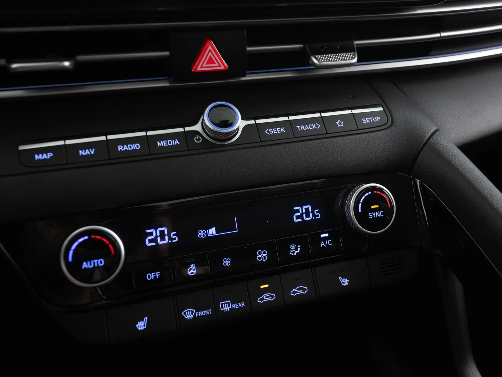 Hyundai Elantra LUXURY* МъртваТочка* Шибидах* Подгрев* CarPlay* Ка - изображение 8