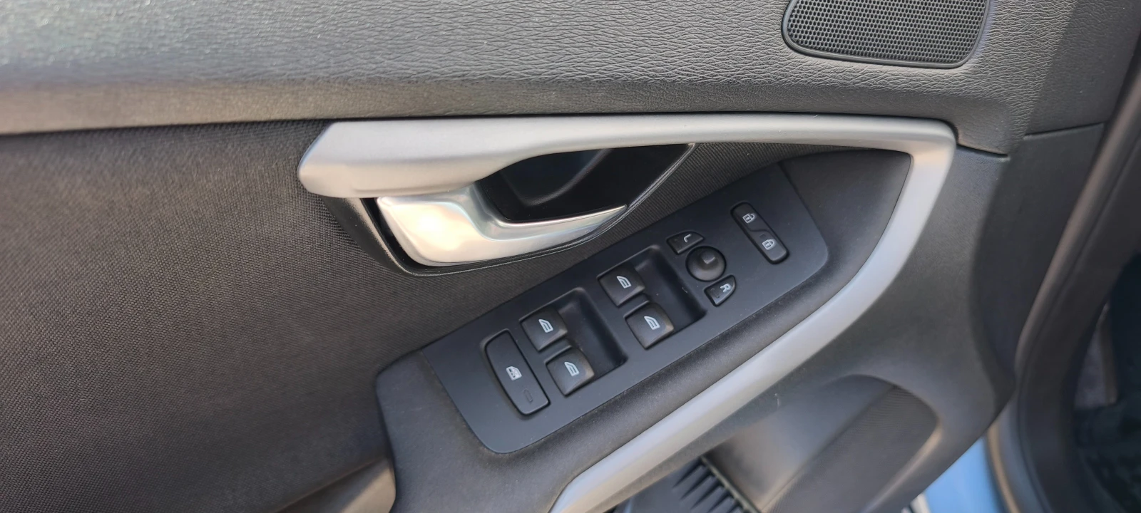 Volvo V40 D2, снимка 6 - Автомобили и джипове - 53896986