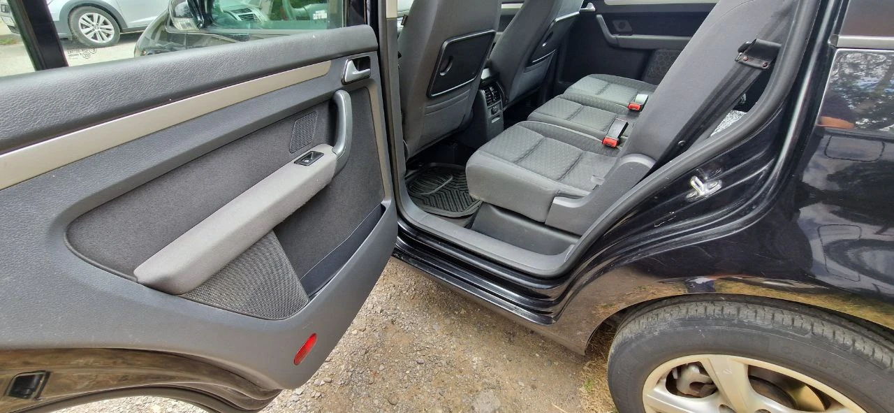 VW Touran, снимка 9 - Автомобили и джипове - 54257458