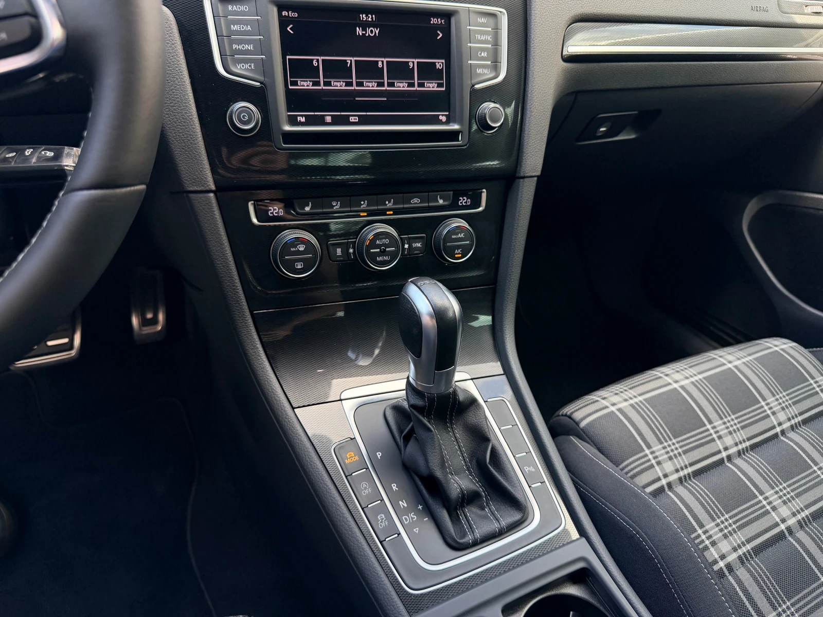 VW Golf 2.0TDI DSG GTD * ABT* NAVI LED Active Sound, снимка 10 - Автомобили и джипове - 54412133