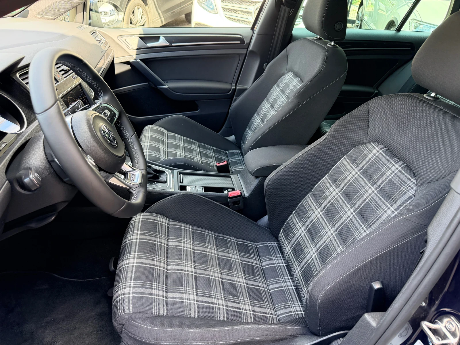 VW Golf 2.0TDI DSG GTD * ABT* NAVI LED Active Sound, снимка 9 - Автомобили и джипове - 54412133