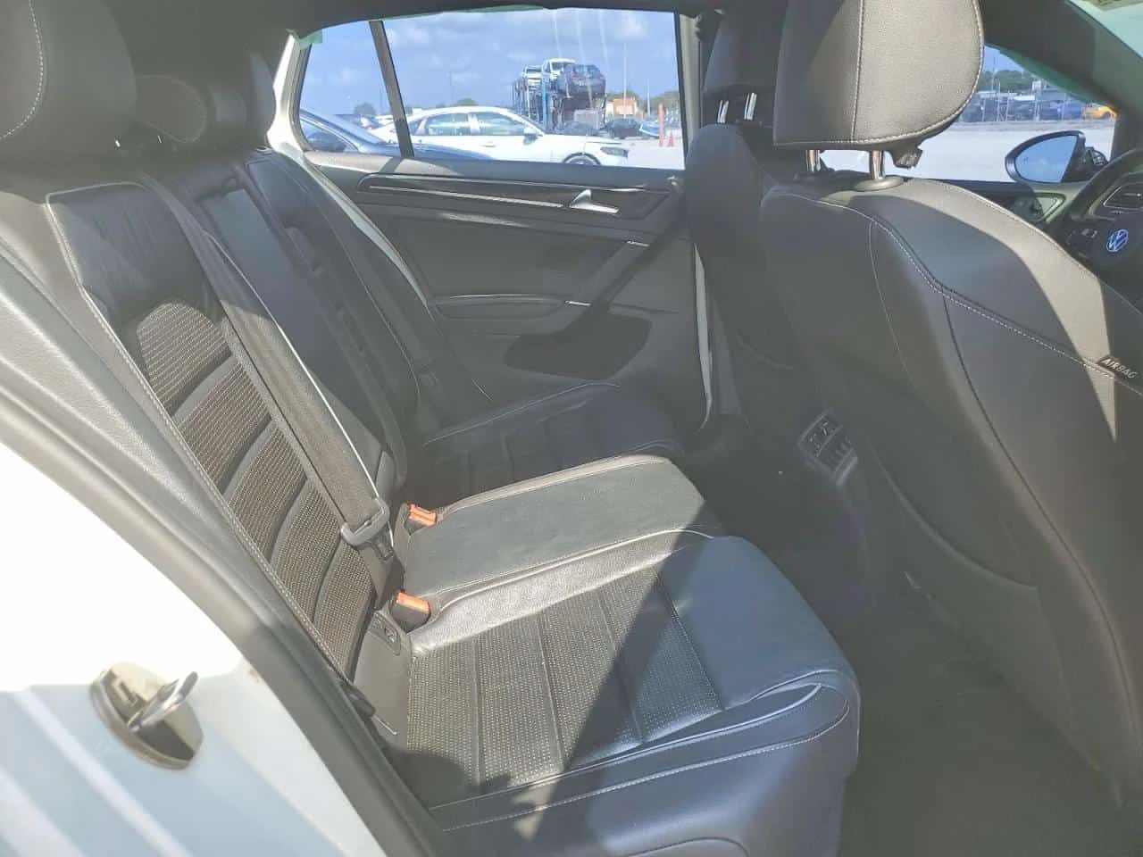 VW Golf R / ПЪРВИ СОБСТВЕНИК / ФИКСИРАНА ЦЕНА , снимка 10 - Автомобили и джипове - 54858364
