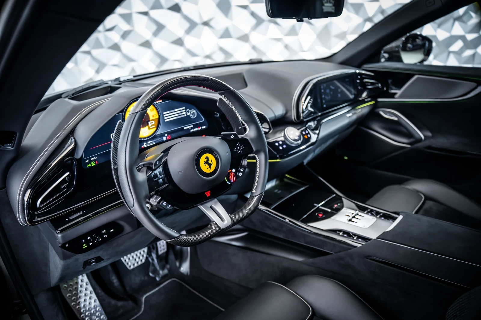 Ferrari Purosangue NOVITEC Esteso* Carbon* ЛИЗИНГ, снимка 9 - Автомобили и джипове - 55396641