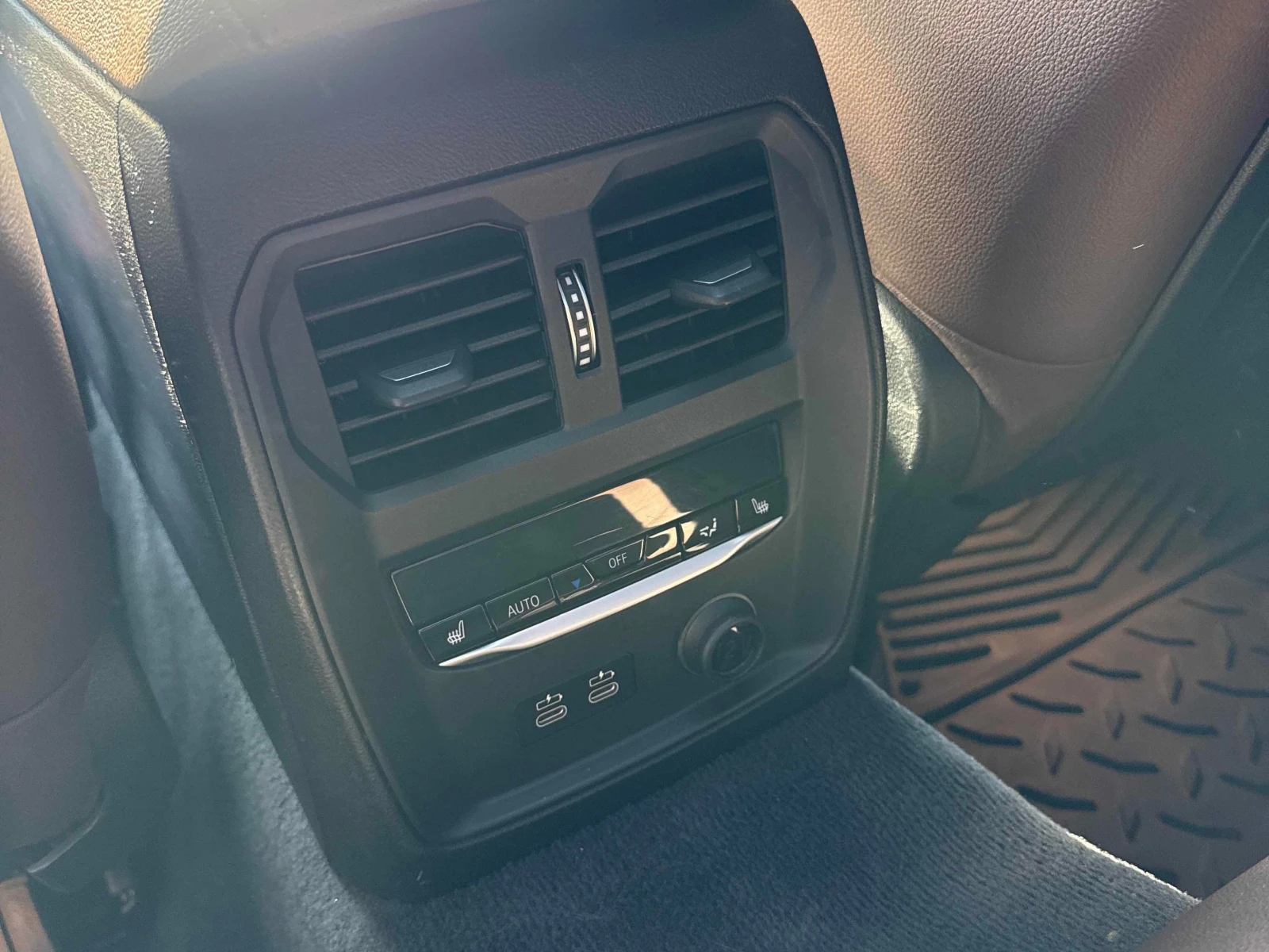 BMW 330 i| HAR/KAR| PANO| 360| DIS| AMBIENT, снимка 10 - Автомобили и джипове - 56038015
