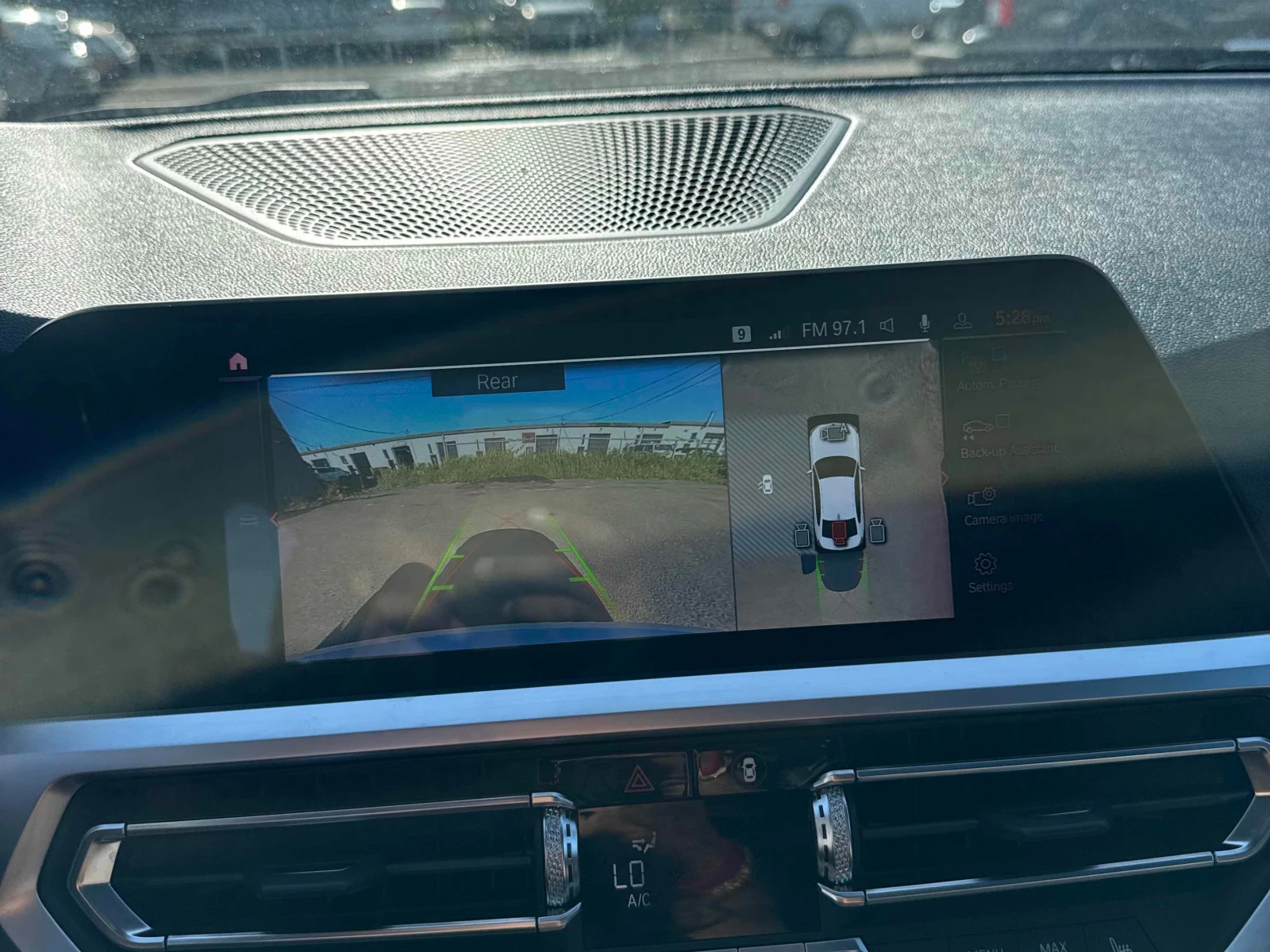 BMW 330 i| HAR/KAR| PANO| 360| DIS| AMBIENT, снимка 12 - Автомобили и джипове - 56038015