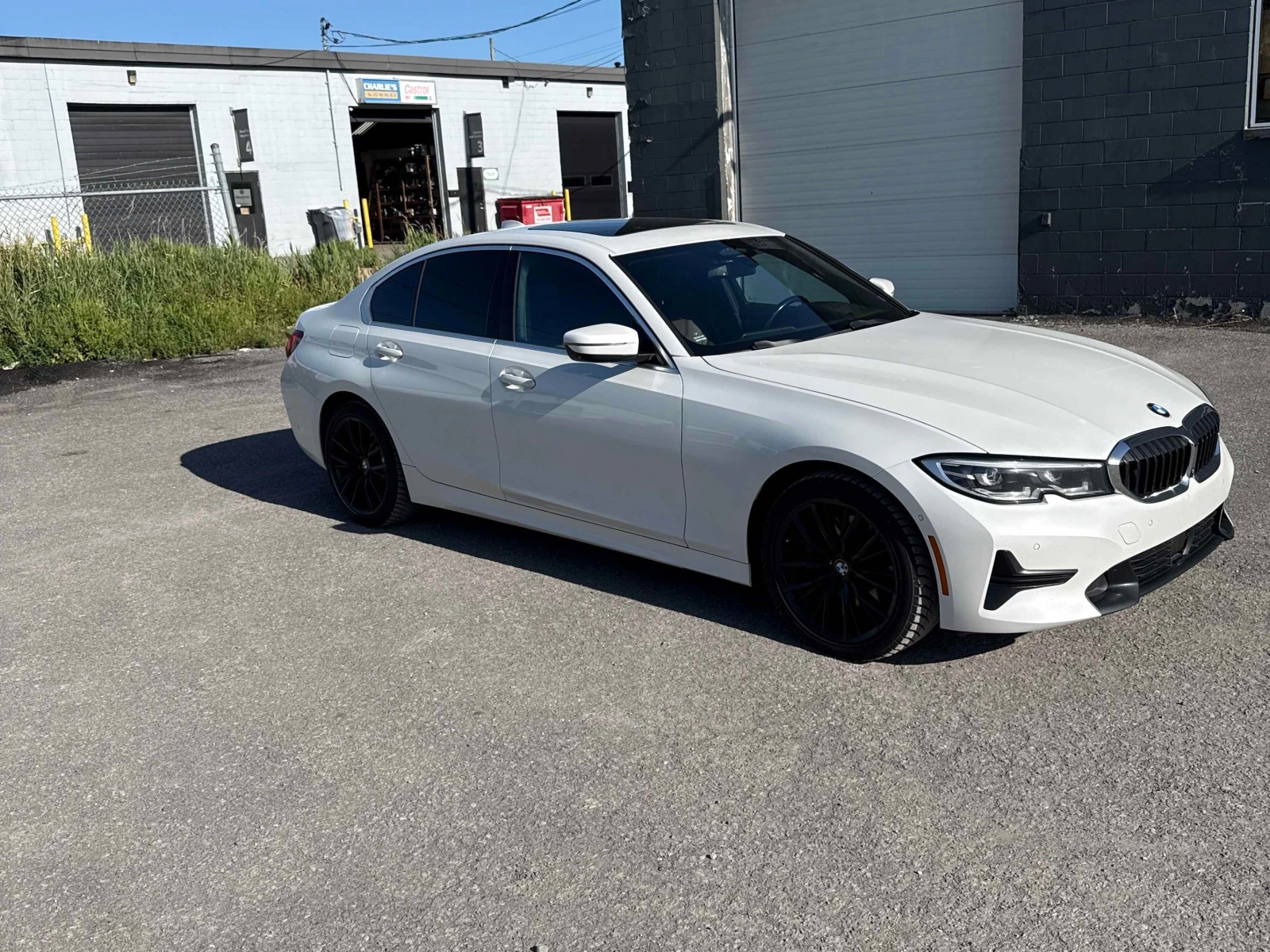 BMW 330 i| HAR/KAR| PANO| 360| DIS| AMBIENT, снимка 3 - Автомобили и джипове - 56038015