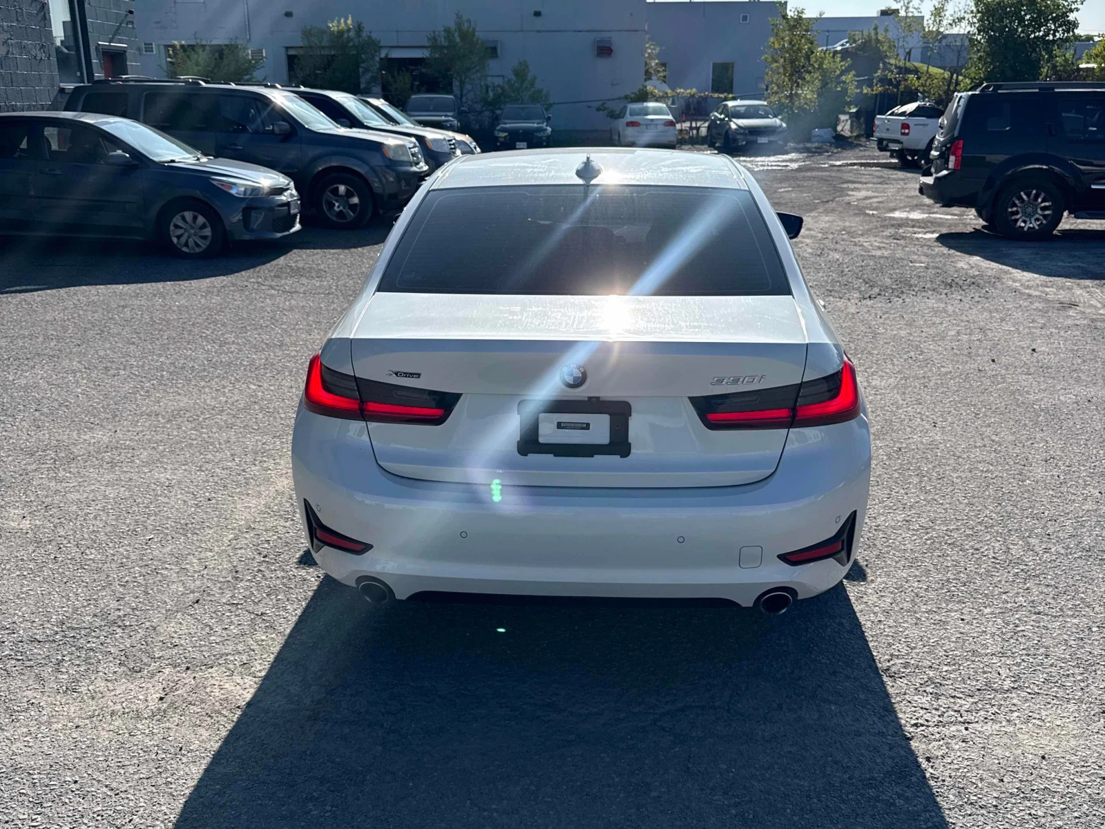 BMW 330 i| HAR/KAR| PANO| 360| DIS| AMBIENT, снимка 4 - Автомобили и джипове - 56038015