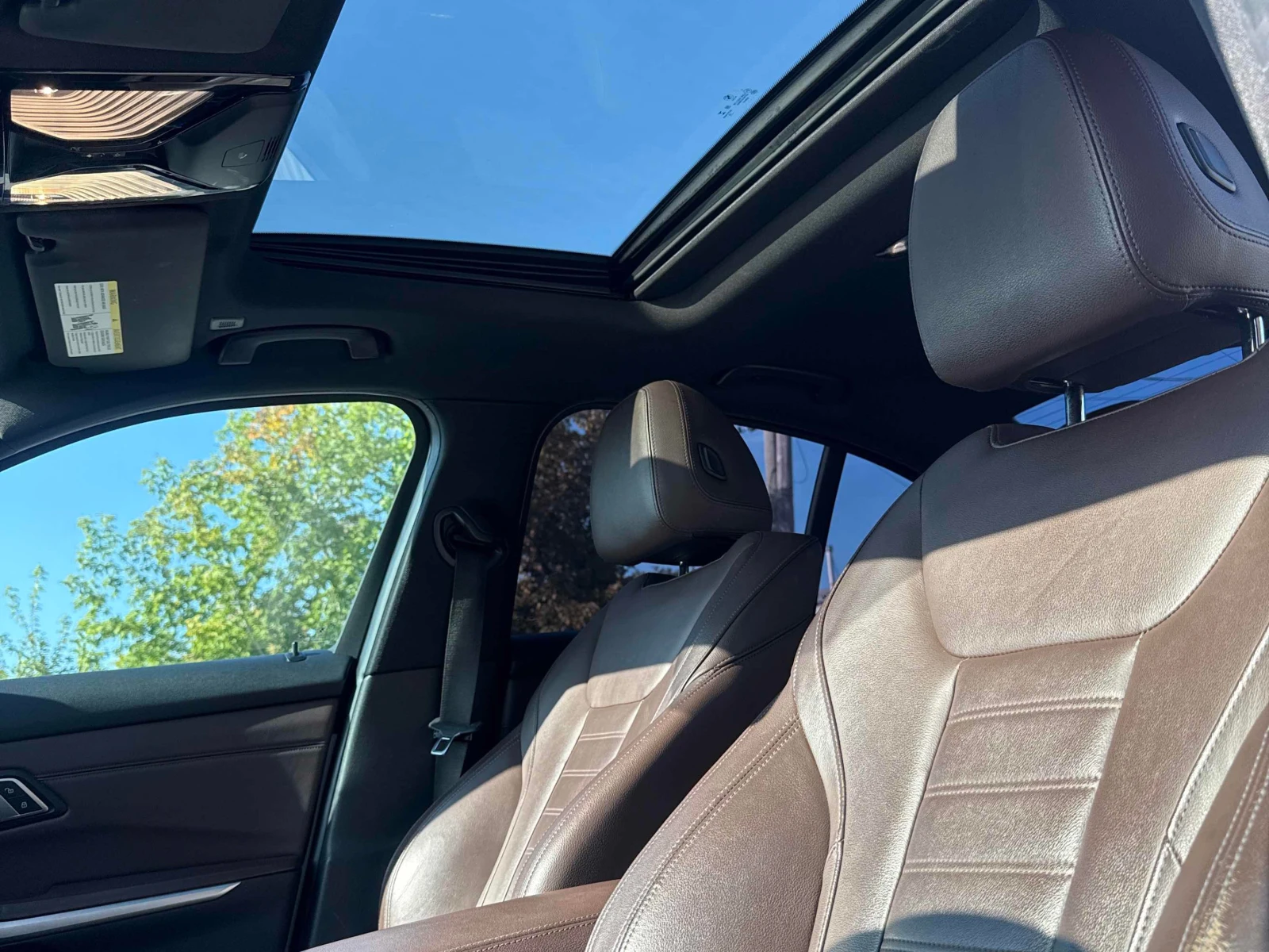 BMW 330 i| HAR/KAR| PANO| 360| DIS| AMBIENT, снимка 11 - Автомобили и джипове - 56038015