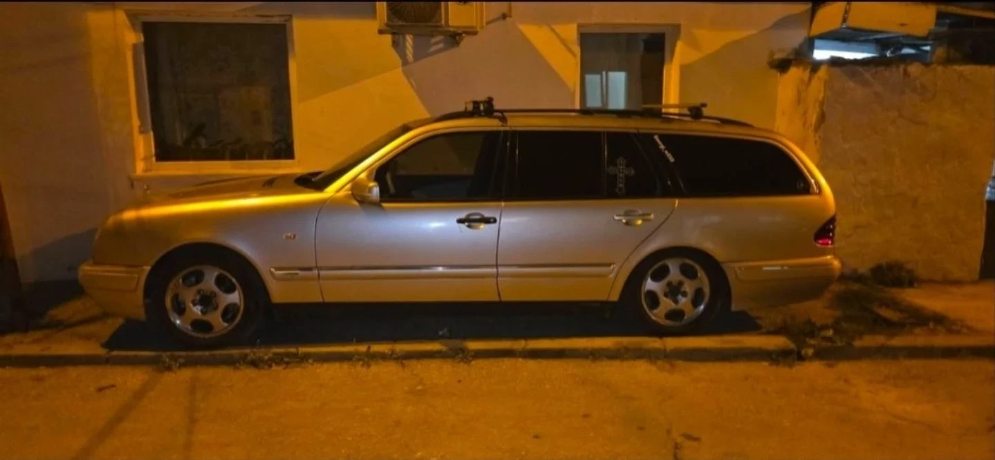 Mercedes-Benz E 200 2.0К 186, снимка 13 - Автомобили и джипове - 56262481