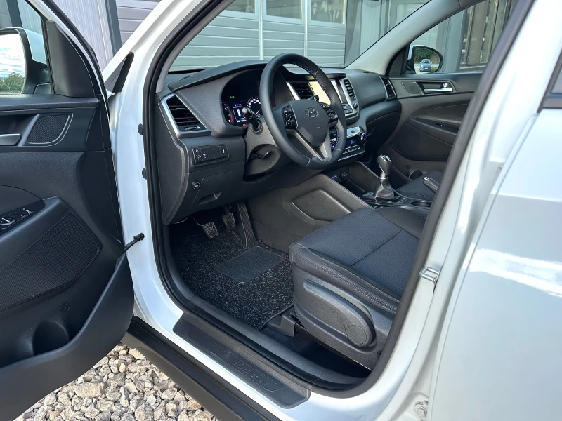 Hyundai Tucson 1.6i ГАЗ +  БЕНЗИН НАВИГАЦИЯ КАМЕРА НОВИ ГУМИ, снимка 8 - Автомобили и джипове - 51955497