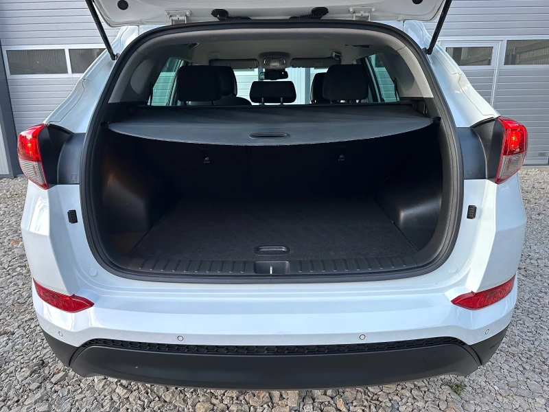 Hyundai Tucson 1.6i ГАЗ +  БЕНЗИН НАВИГАЦИЯ КАМЕРА НОВИ ГУМИ, снимка 12 - Автомобили и джипове - 51955497