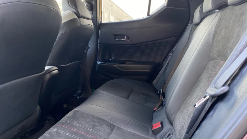 Toyota C-HR 2.0 HEV GR SPORT, снимка 12 - Автомобили и джипове - 52281940