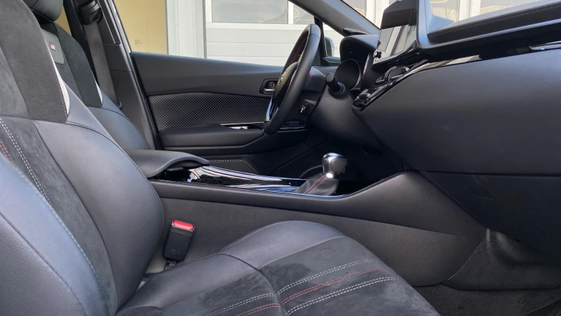 Toyota C-HR 2.0 HEV GR SPORT, снимка 16 - Автомобили и джипове - 52281940