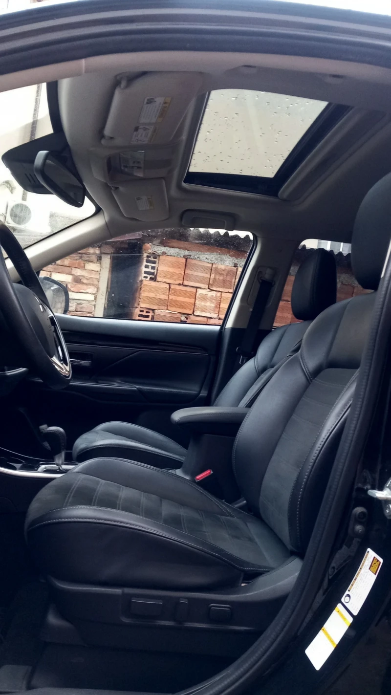 Mitsubishi Outlander 2.4SE 4X4 LPG BRC Кожа с алкантара 7места, снимка 10 - Автомобили и джипове - 53213226