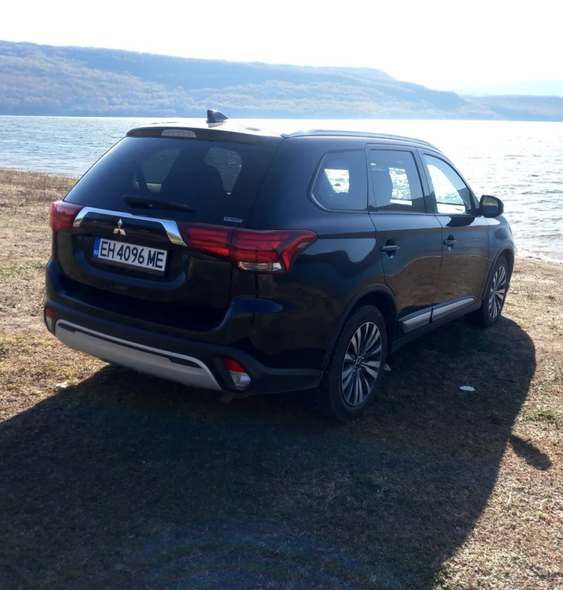 Mitsubishi Outlander 2.4SE 4X4 LPG BRC Кожа с алкантара 7места, снимка 4 - Автомобили и джипове - 53213226