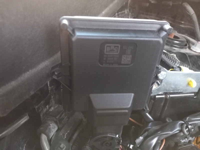 Mitsubishi Outlander 2.4SE 4X4 LPG BRC Кожа с алкантара 7места, снимка 8 - Автомобили и джипове - 53213226