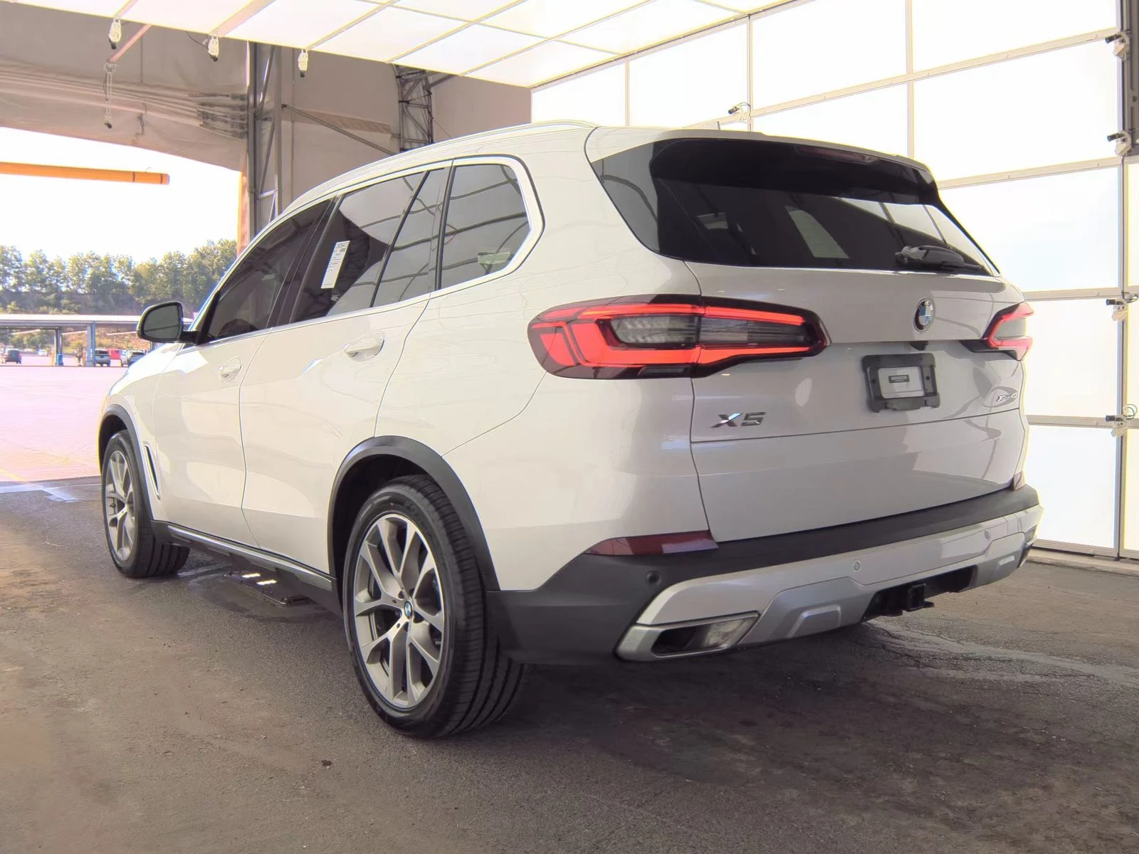 BMW X5 ДИСТРОНИК* ХЕДЪП* ОБДУХВАНЕ* МАСАЖ* 360КАМЕРА* КЕЙ - изображение 4
