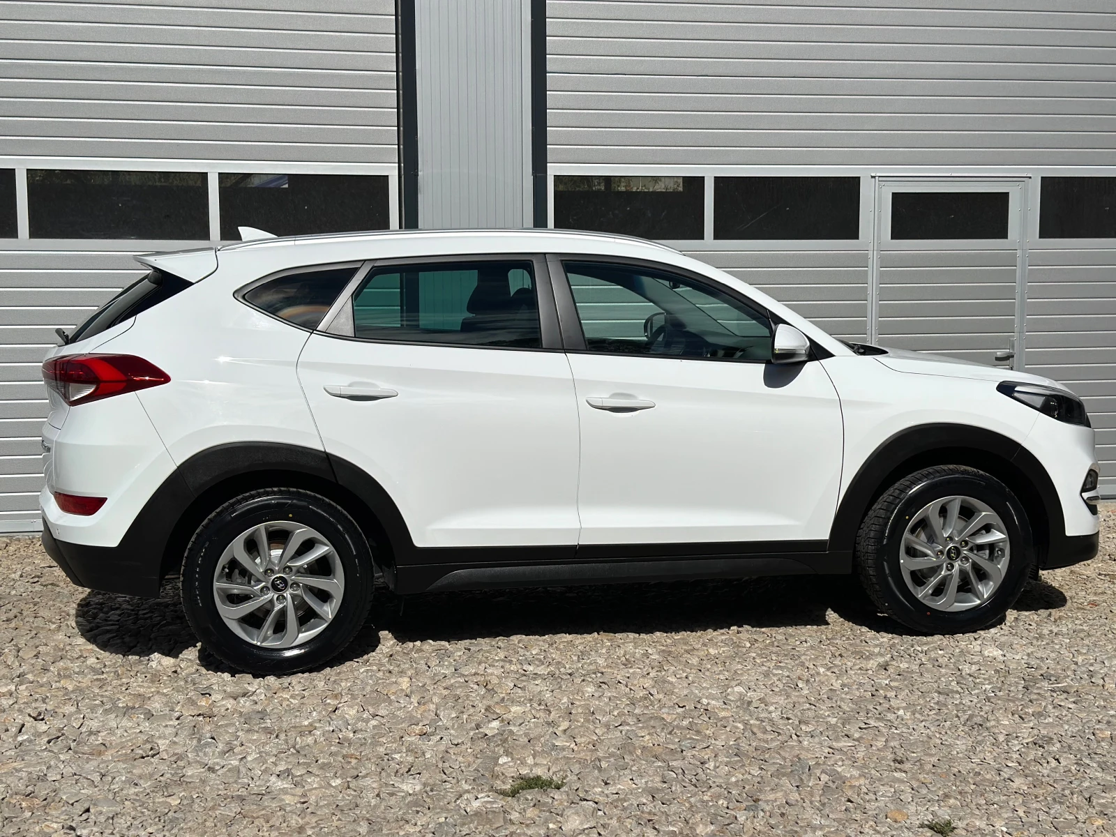 Hyundai Tucson 1.6i ГАЗ +  БЕНЗИН НАВИГАЦИЯ КАМЕРА НОВИ ГУМИ - изображение 7