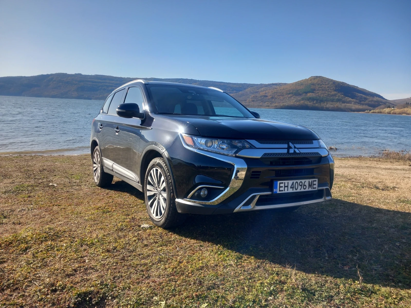 Mitsubishi Outlander 2.4SE 4X4 LPG BRC Кожа с алкантара 7места - изображение 2