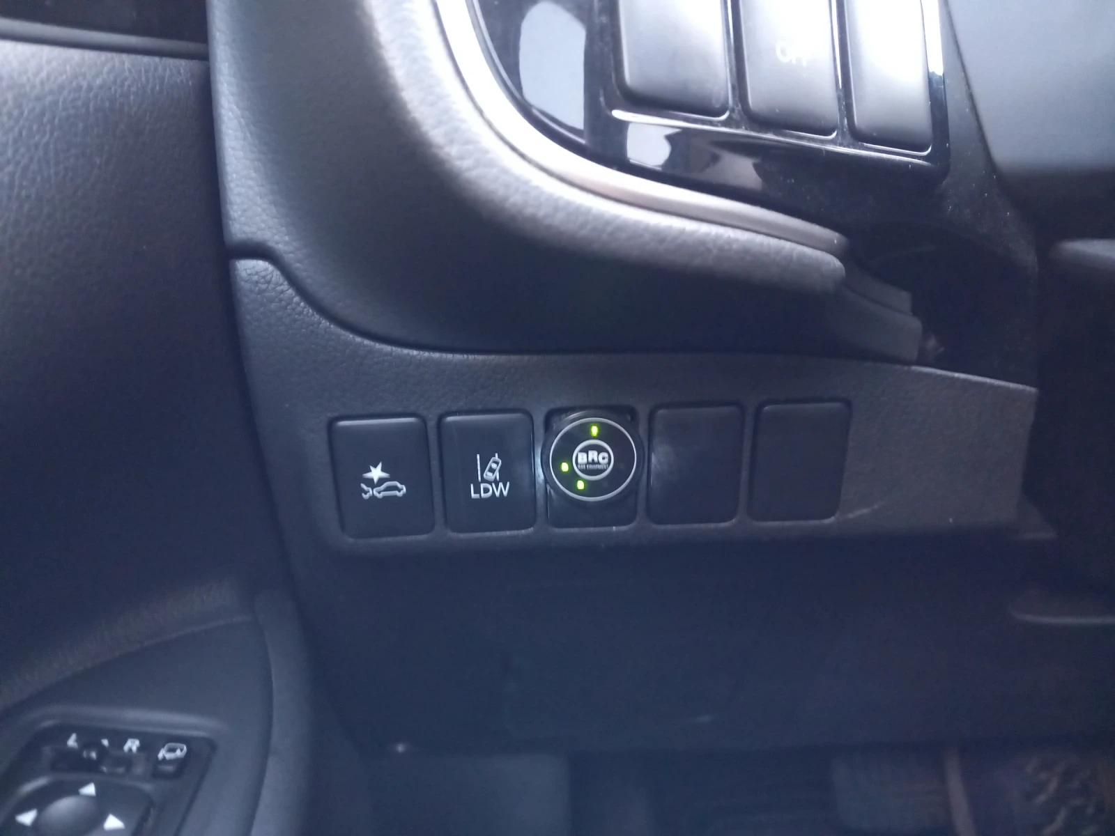 Mitsubishi Outlander 2.4SE 4X4 LPG BRC Кожа с алкантара 7места - изображение 5