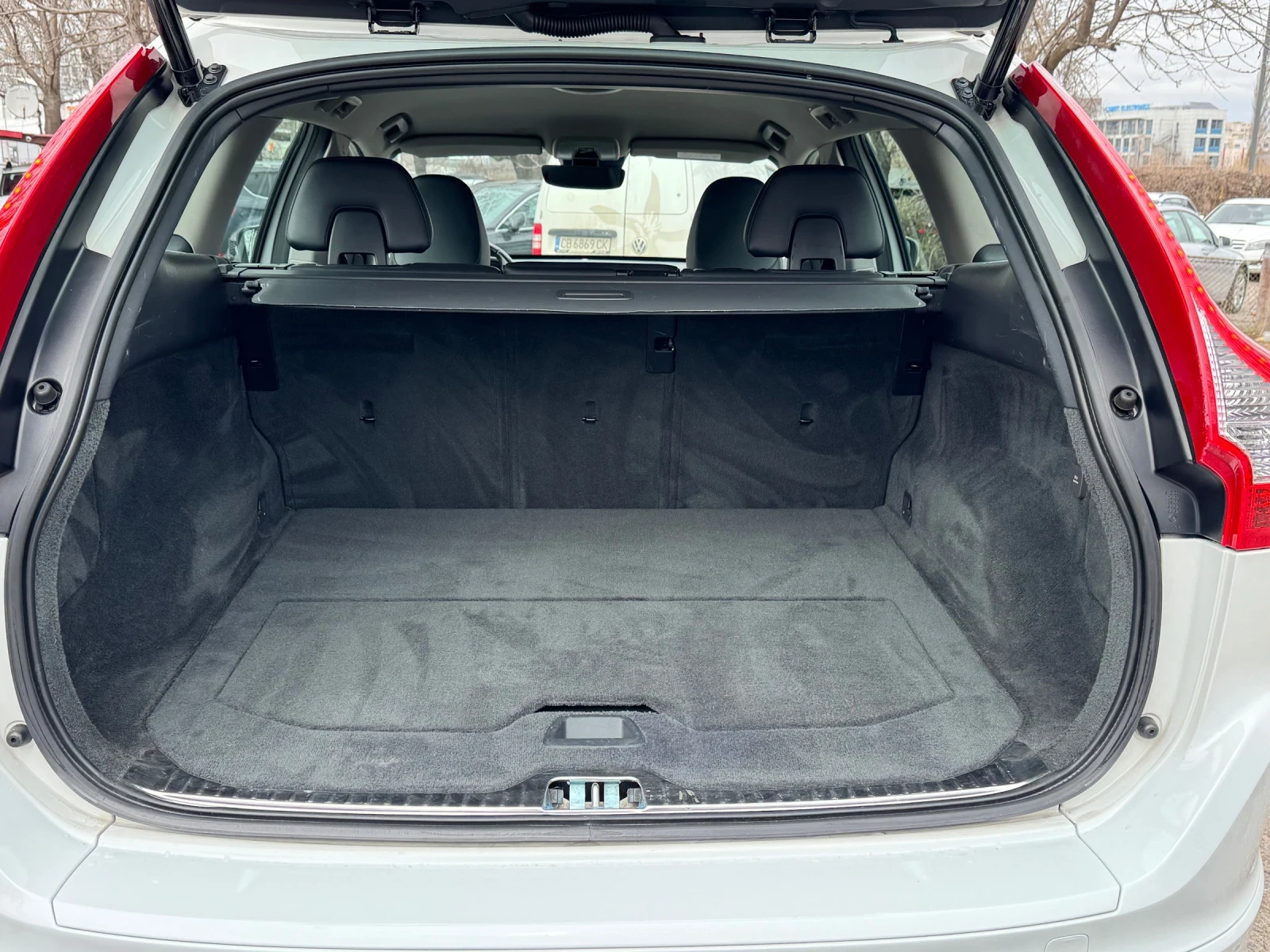 Volvo XC60 Топ състояние!! Реален пробег!, снимка 15 - Автомобили и джипове - 54031537