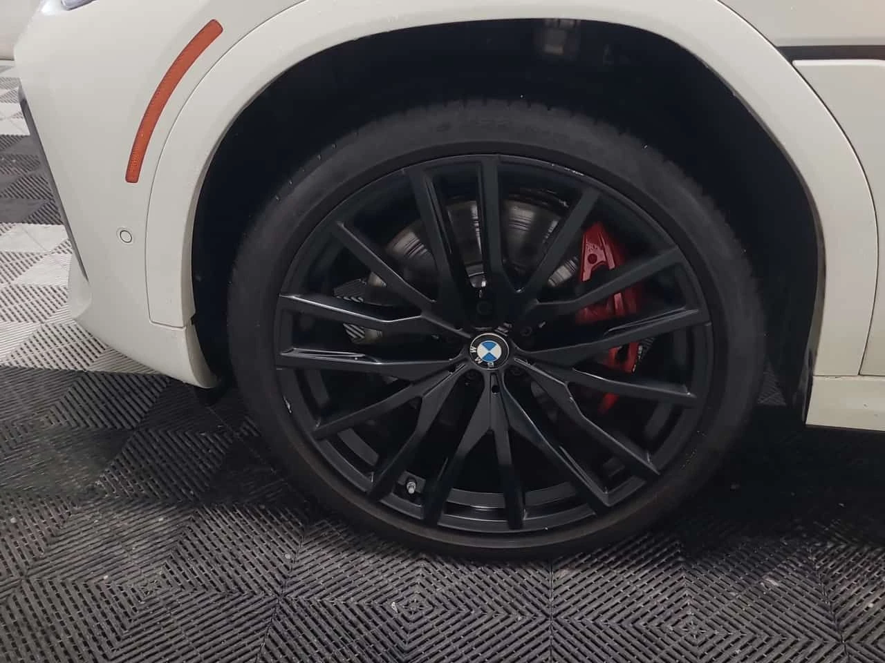 BMW X6 * M50I | LASER | H/K | PANO | CARBON, снимка 6 - Автомобили и джипове - 54060876