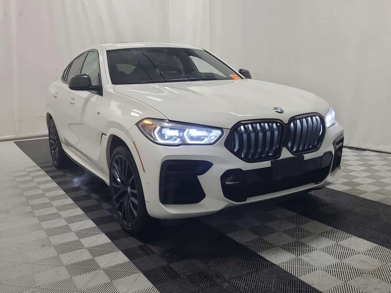 BMW X6 * M50I | LASER | H/K | PANO | CARBON, снимка 2 - Автомобили и джипове - 54060876