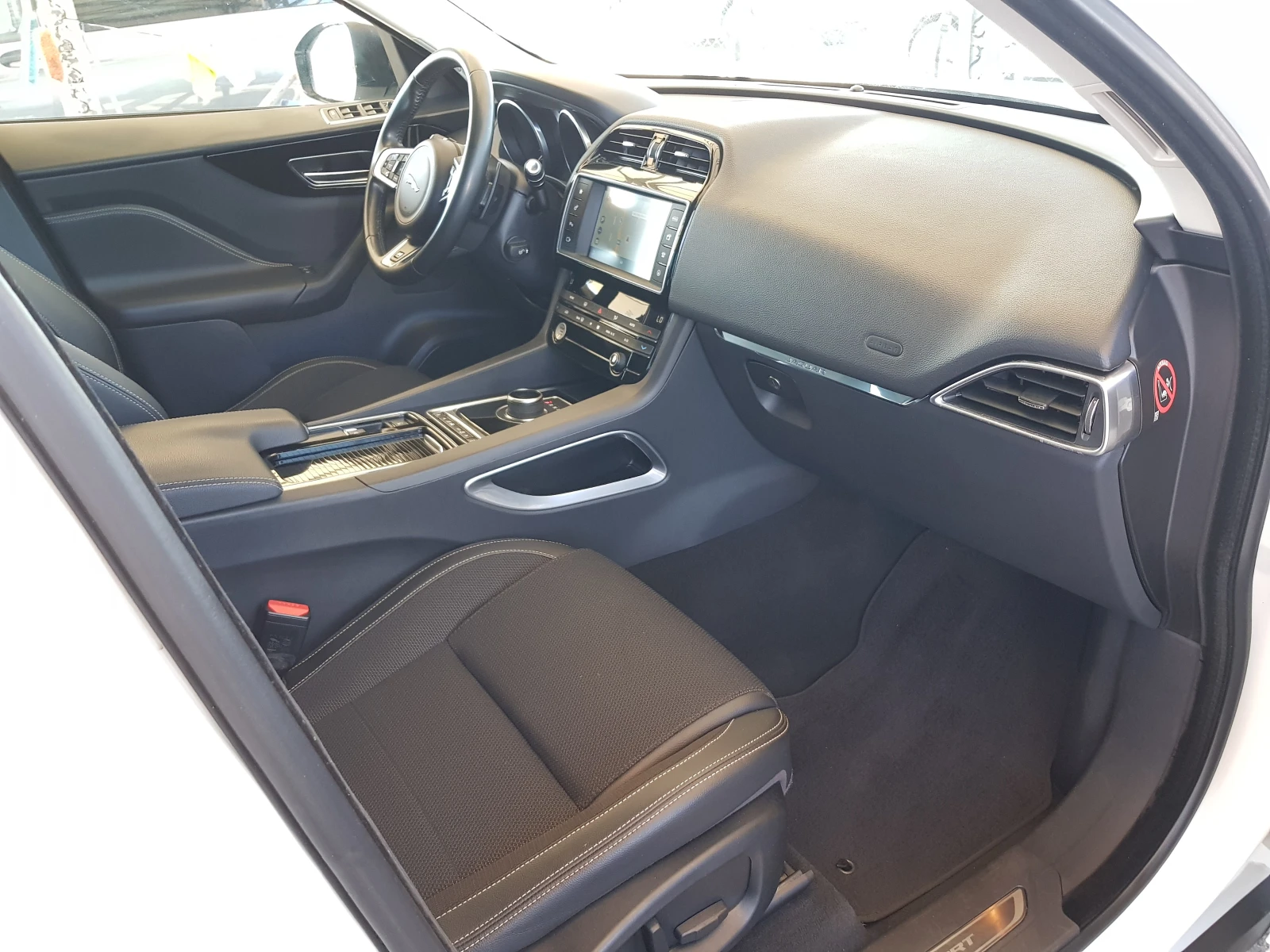 Jaguar F-PACE 2.0D AWD R-SPORT 128 422 KM !, снимка 11 - Автомобили и джипове - 55693558