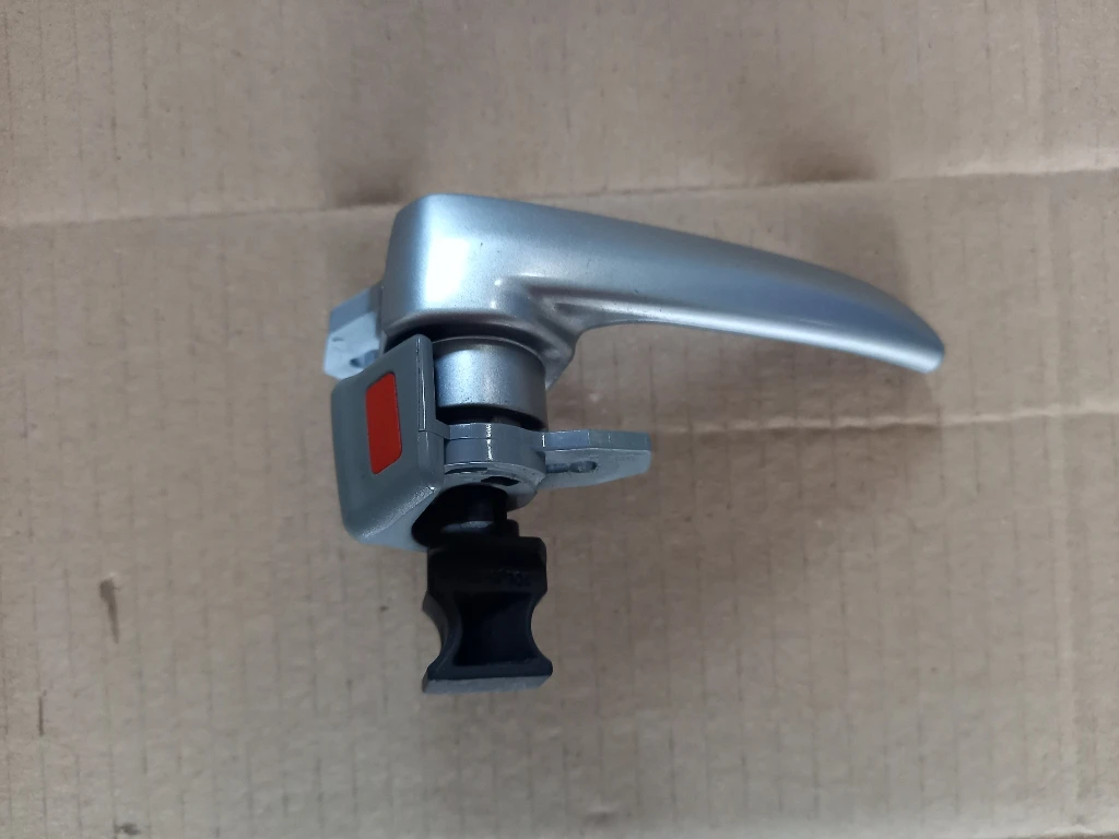 Дръжка врата предна дясна вътрешна Мазда 2 1.4д 