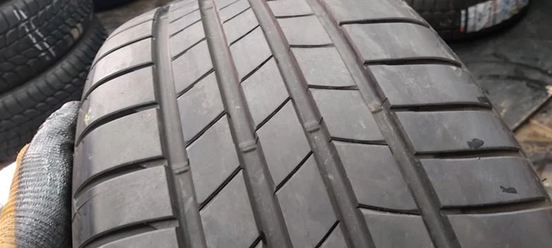 Гуми Летни 225/40R18, снимка 3 - Гуми и джанти - 31151479