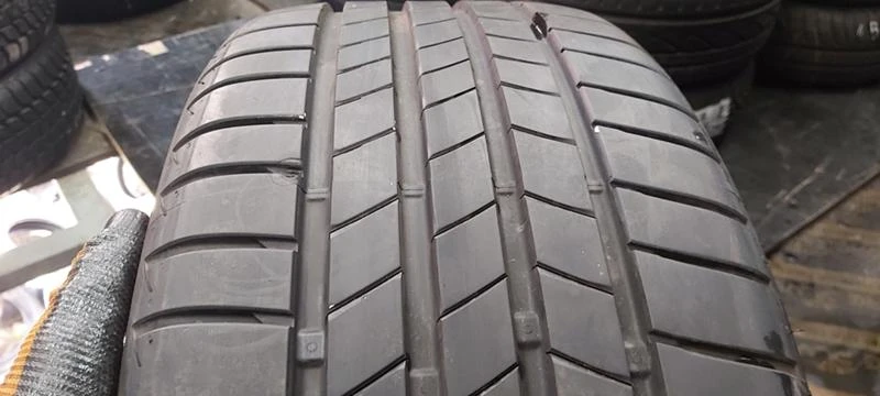 Гуми Летни 225/40R18, снимка 1 - Гуми и джанти - 31151479