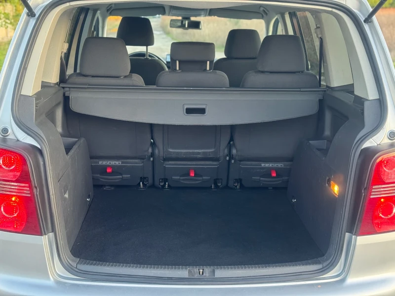 VW Touran 1.9 Automaat, снимка 13 - Автомобили и джипове - 52534443