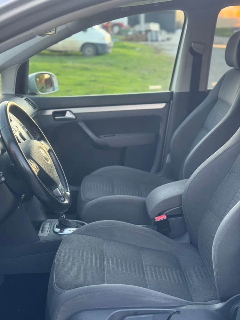 VW Touran 1.9 Automaat, снимка 11 - Автомобили и джипове - 52534443