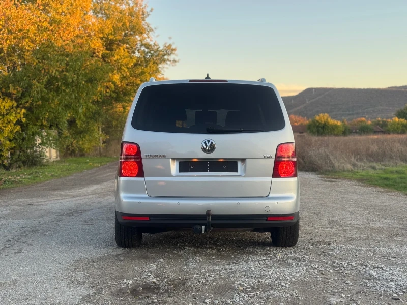VW Touran 1.9 Automaat, снимка 8 - Автомобили и джипове - 52534443